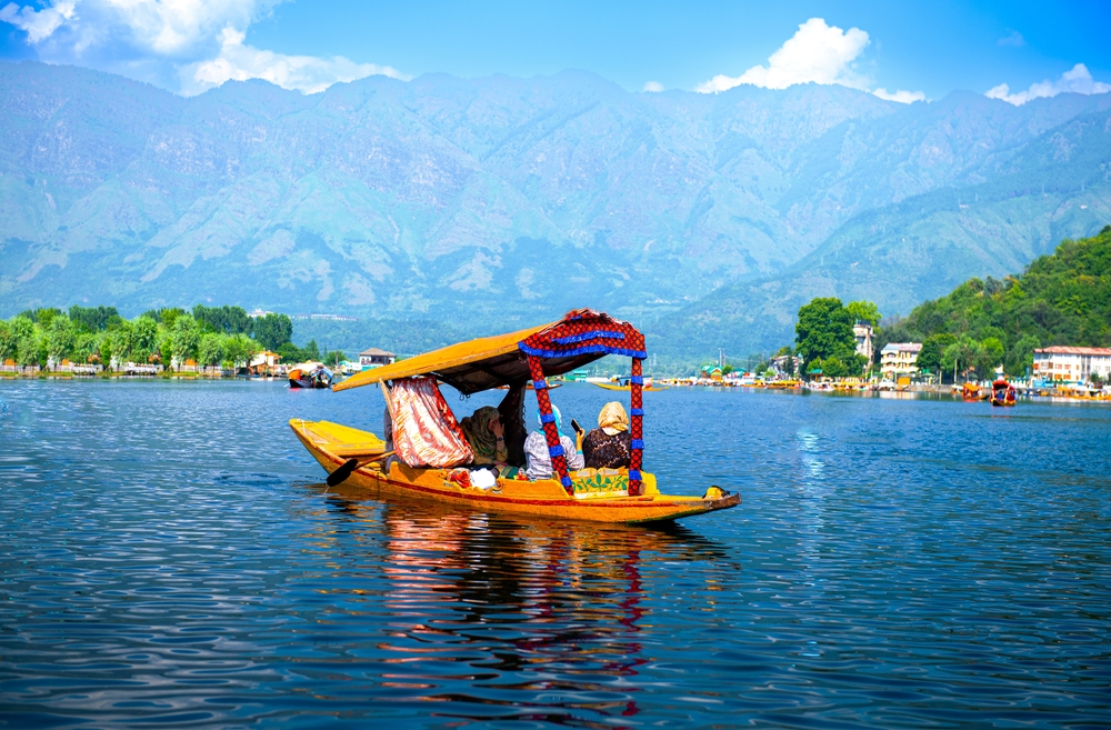 Top Reasons Why You Should Book A Kashmir Tour Package For Your Next Vacation