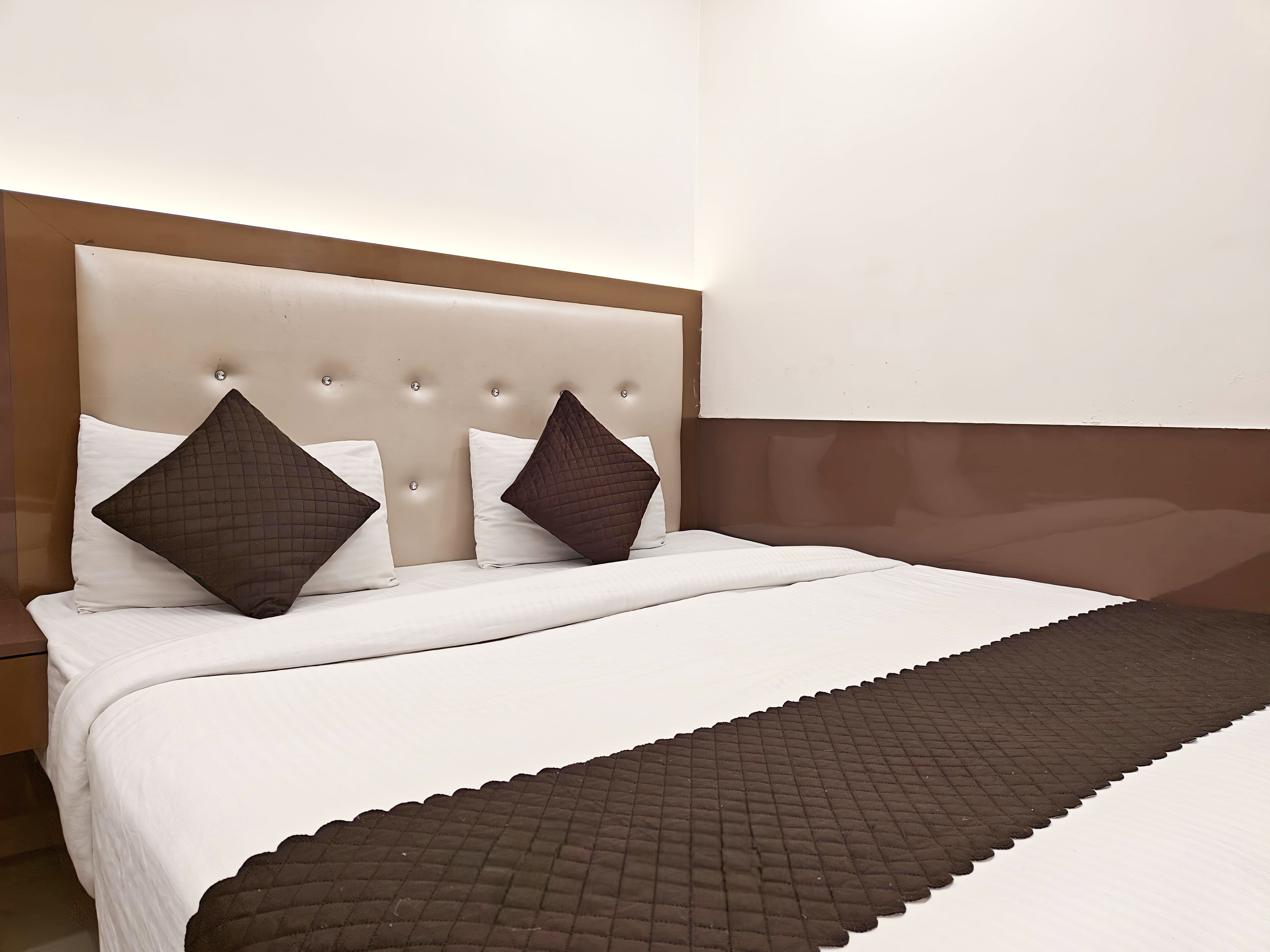 Hotel Apple Villa by Sushant Travels