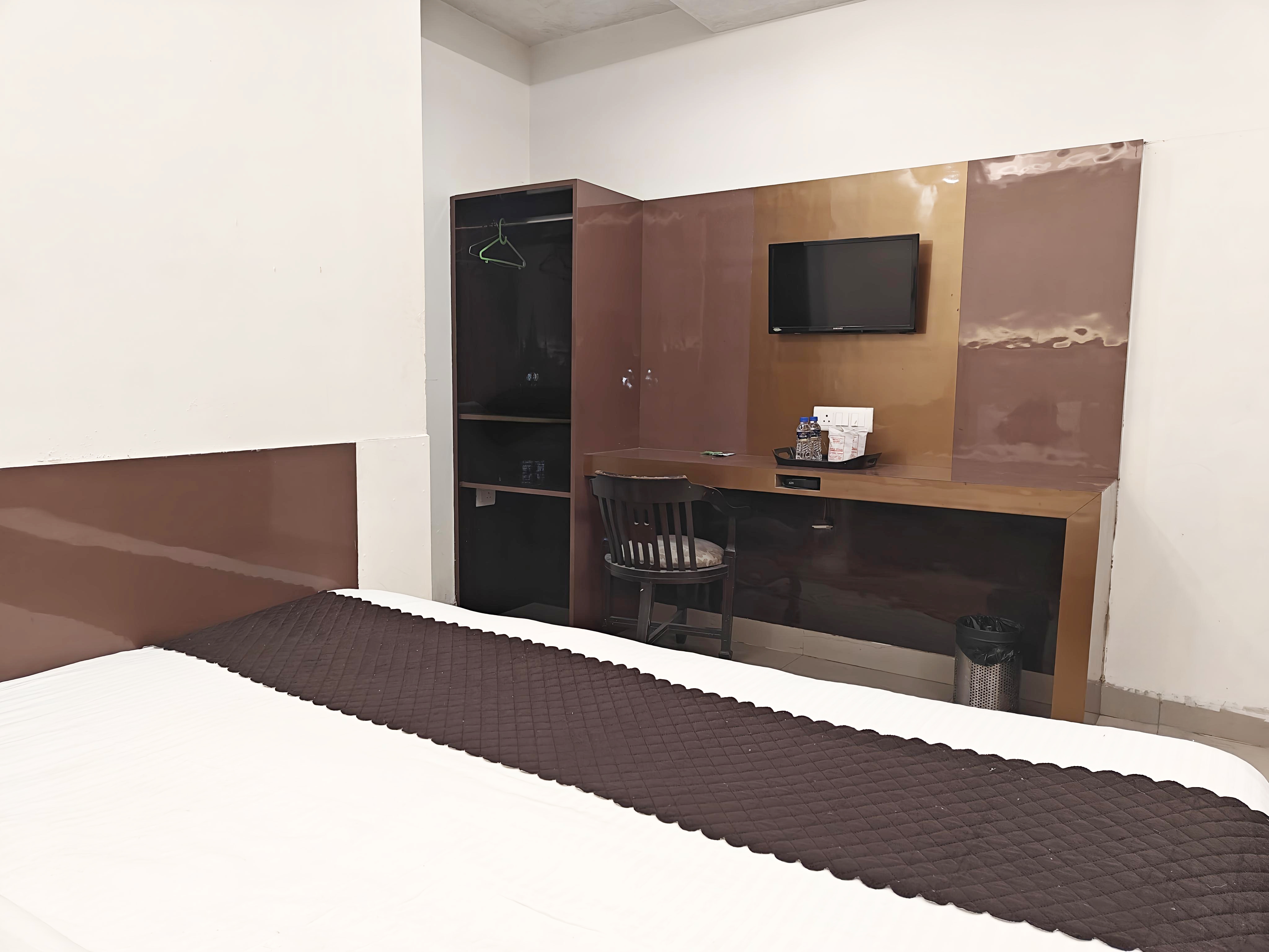 Hotel Apple Villa by Sushant Travels