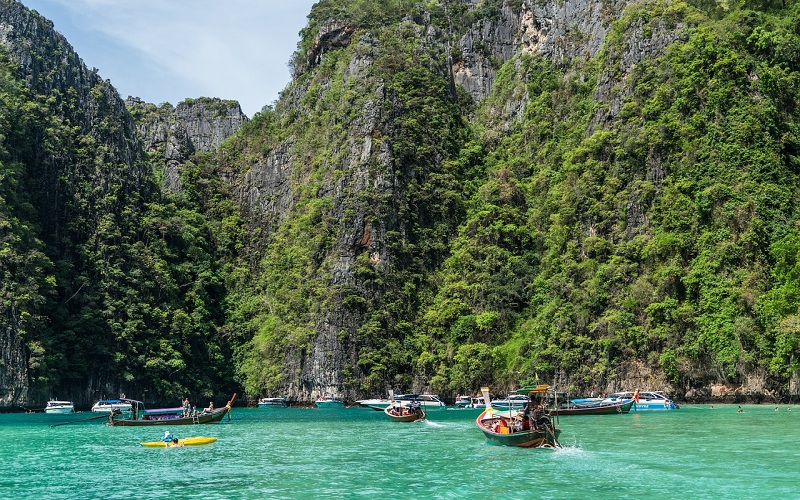 THAILAND: NATURAL PARKS AND LAKE CHE0 LAN TOUR PACKAGES